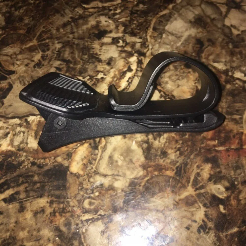Universal Non Slip Dashboard Holder For GPS & Phones Black PC Base ABS‎ Clip
